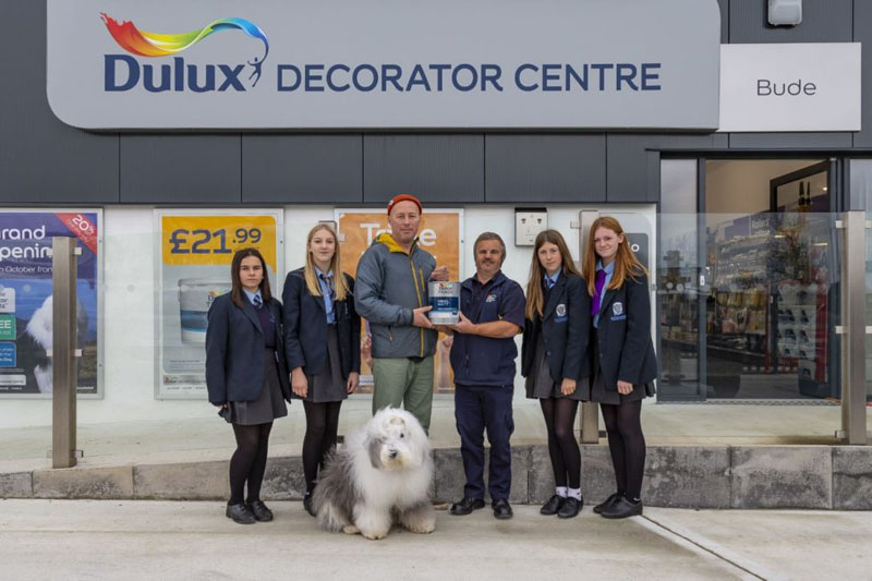 Dulux Decorator Centre supports local charities across the UK