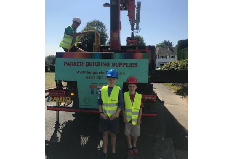 Back garden crane construction attracts attention from Parkers