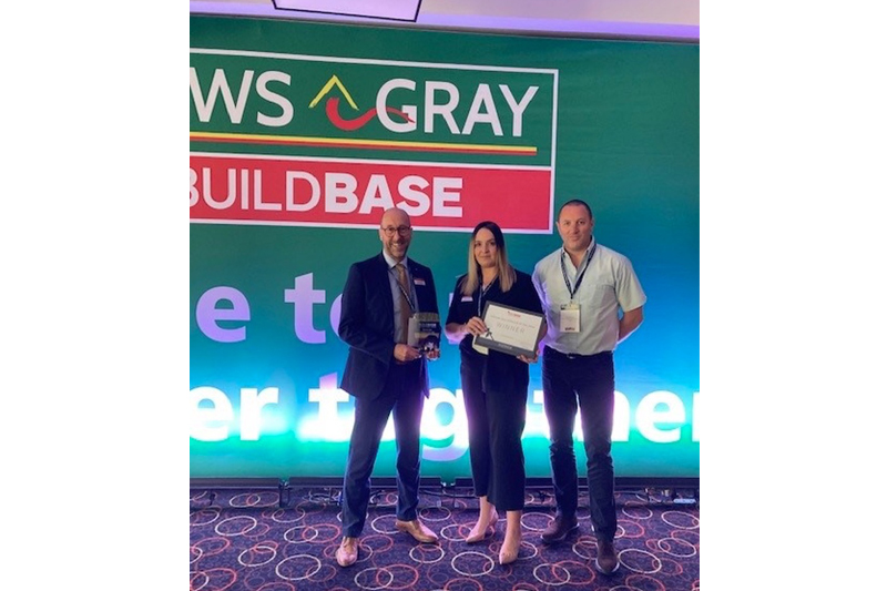 Symphony's Gemma Coulam (Middle) and Simon Davis (Left) receiving the ‘Best Supplier’ accolade at the official Buildbase conference