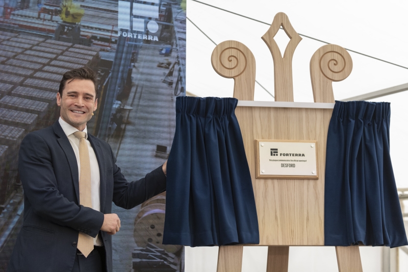 MP Dr Luke Evans unveiling the plaque at Forterra's new Desford factory.