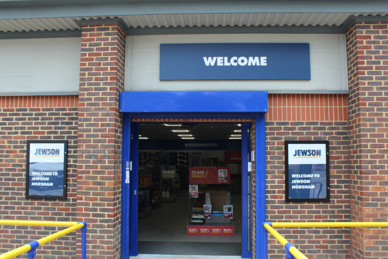 Jewson has launched its new branch in Horsham, West Sussex, where a complete refurbishment of the existing site has transformed it into a “hub for tradespeople and customers.”