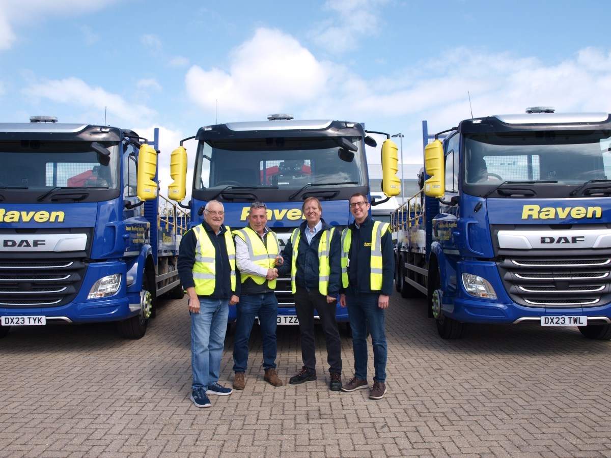 Raven Roofing Supplies takes delivery of new 26t vehicles from FVTH