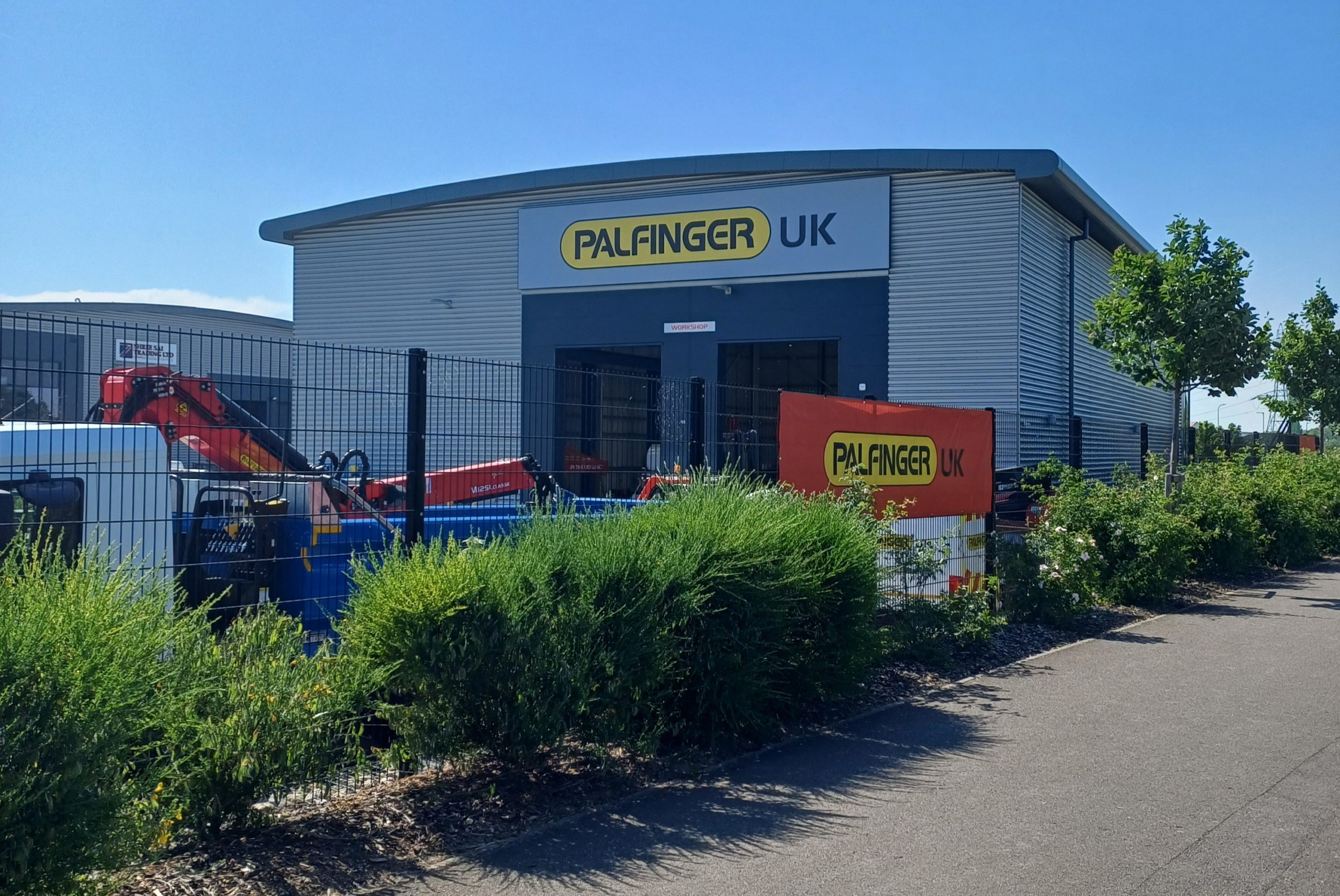 Palfinger UK celebrates opening of new London depot