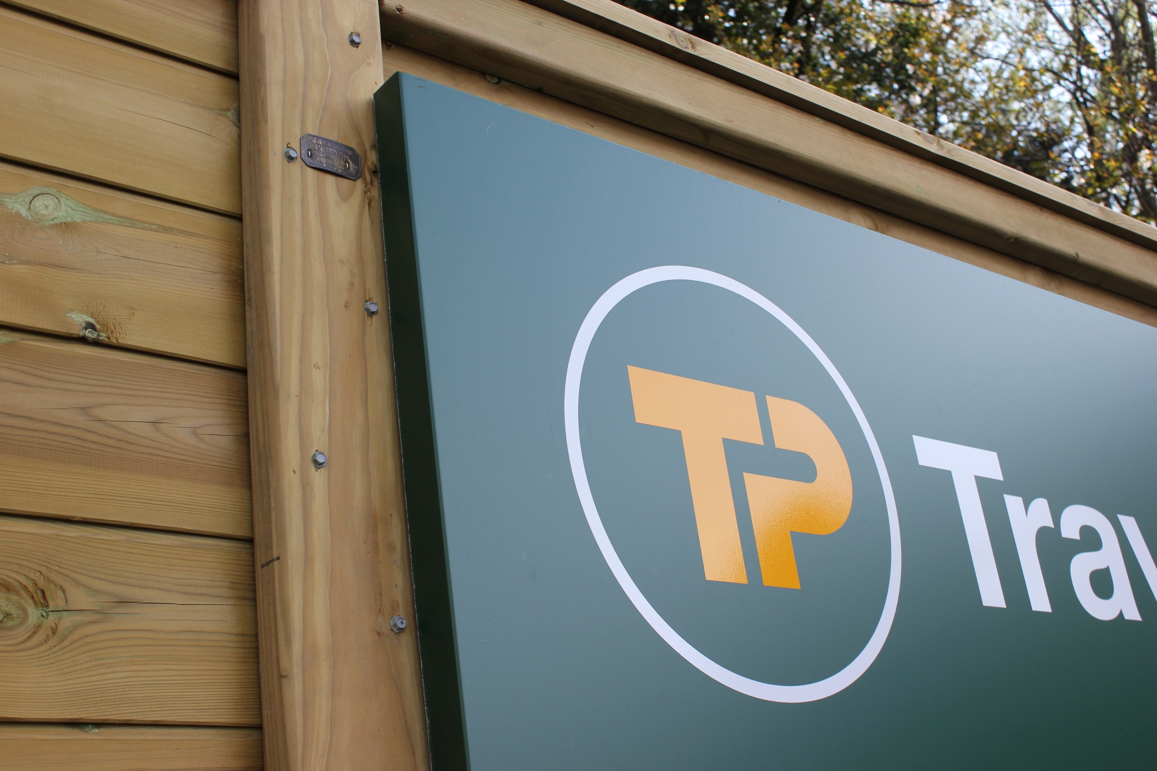 The new Travis Perkins branch in Coventry features the noise-reducing 12K Envirofence by Jacksons Fencing.