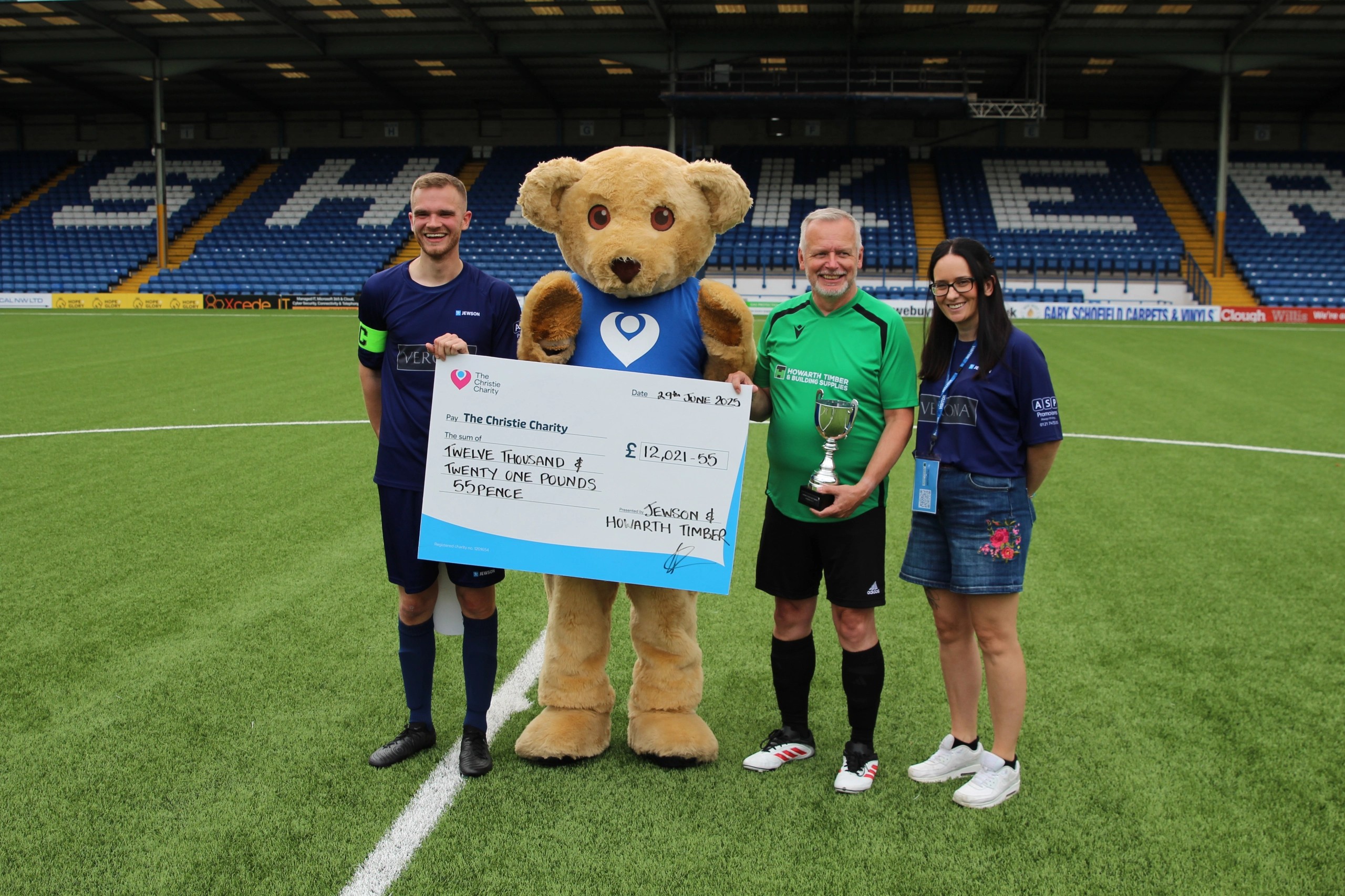 More than 400 people gathered recently at Bury FC’s Gigg Lane to witness a closely contested football match between two of the UK’s largest builders’ merchants – Jewson and Howarth Timber.