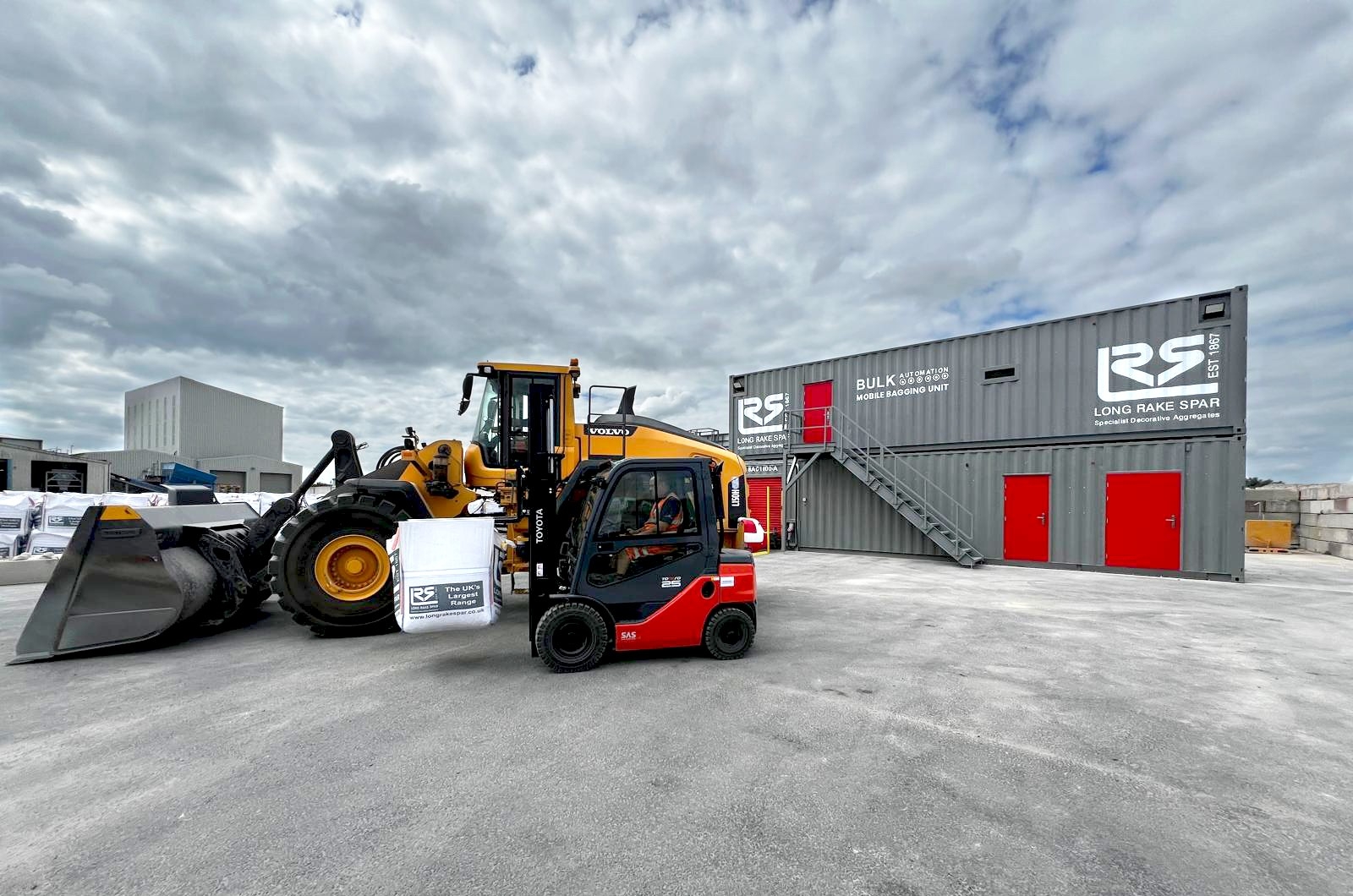 Long Rake Spar has unveiled a brand-new £350K, state-of-the-art mobile bagging unit to help meet increased demand.