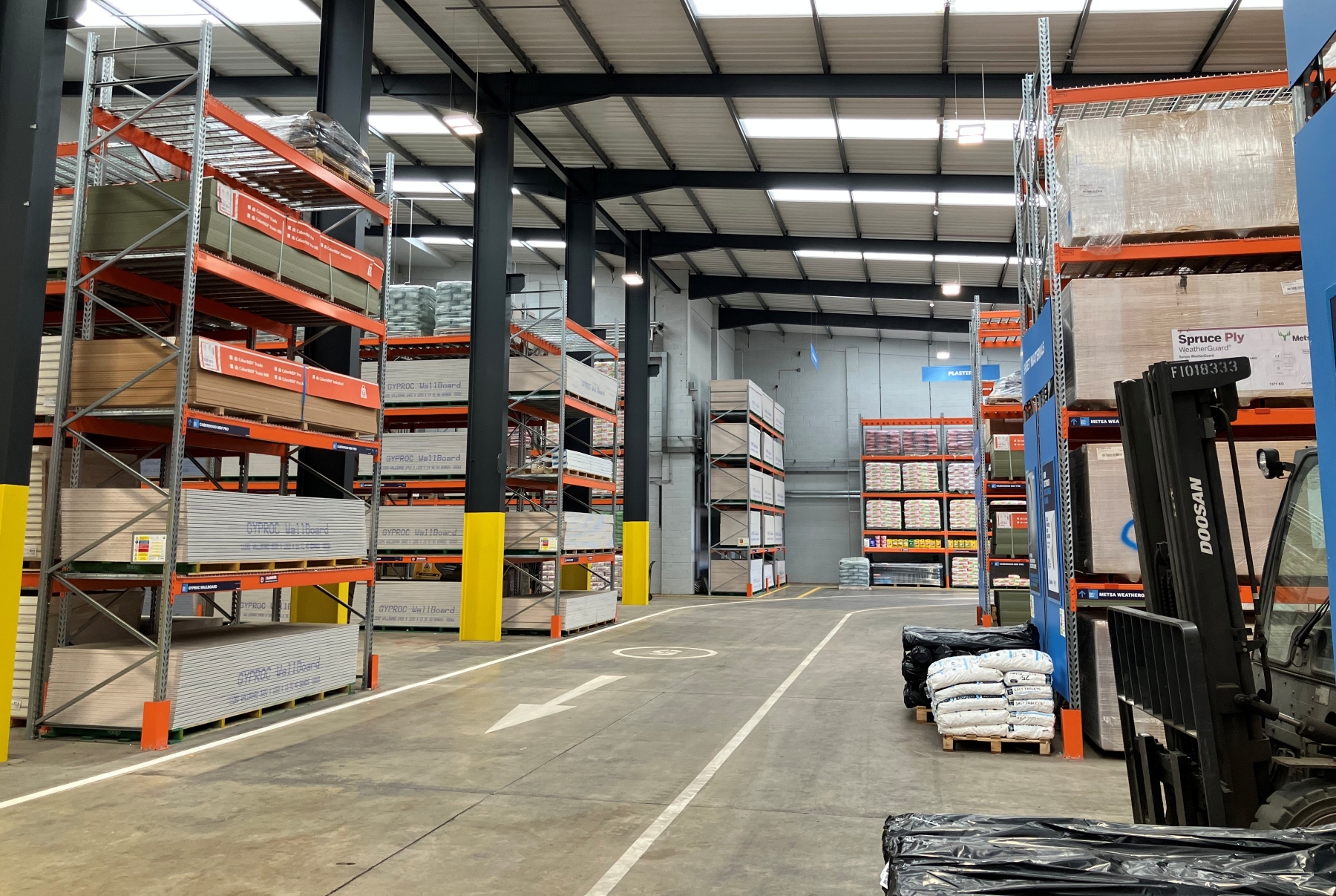 Jewson has officially opened the doors to its new Luton branch – its biggest in the UK, and a depot “that truly raises the bar when it comes to merchanting.”