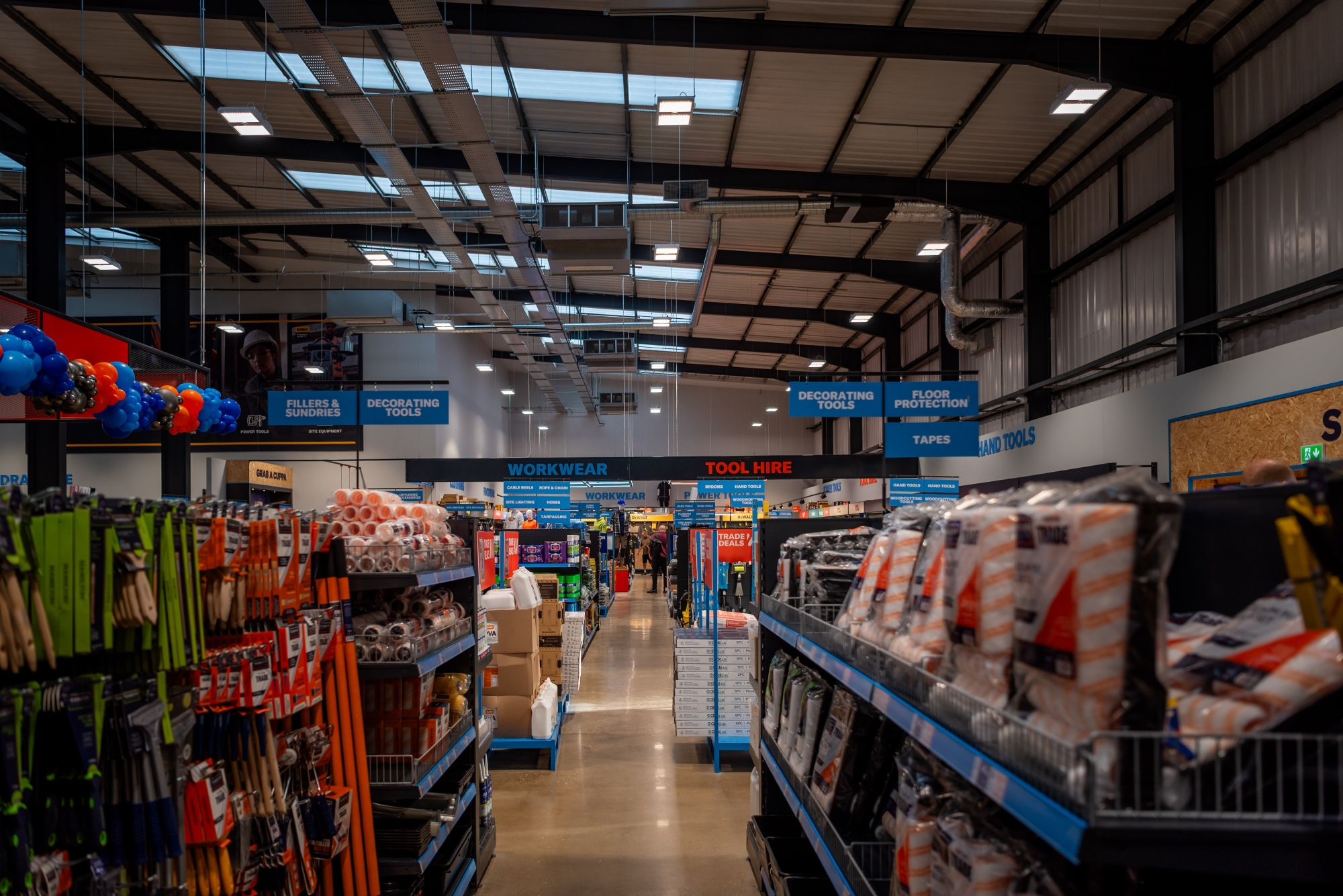 Jewson has officially opened the doors to its new Luton branch – its biggest in the UK, and a depot “that truly raises the bar when it comes to merchanting.”