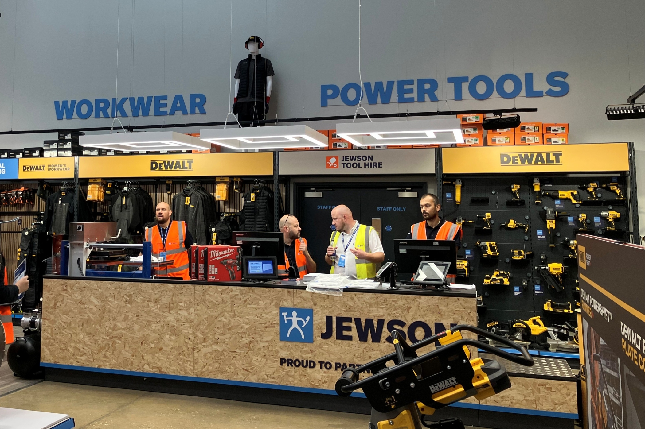 Jewson has officially opened the doors to its new Luton branch – its biggest in the UK, and a depot “that truly raises the bar when it comes to merchanting.”