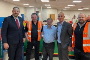 The work of builders’ merchants in supplying the materials necessary to help to build 1½ million new homes, improve existing dwellings and improve resilience against flooding were all on the agenda during a recent BMF-arranged constituency visit by Toby Perkins MP.