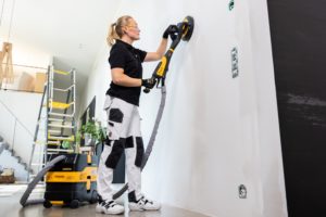 PBM visits Mirka UK’s offices in Milton Keynes to discuss the importance of dust-free surface preparation, focusing on the company’s training provision and merchant support services.